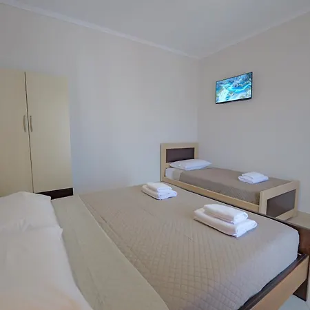 Hotel Deja Vu *