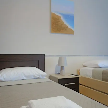 Deja Vu Hotel