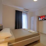 Hotel Deja Vu *