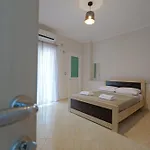 Hotel Deja Vu *