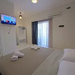 Hotel Deja Vu *
