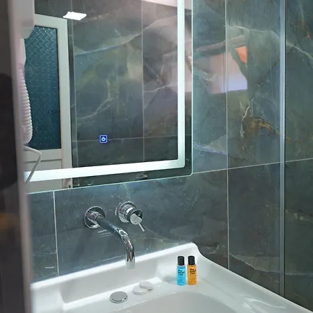 ホテル Deja Vu クサミル